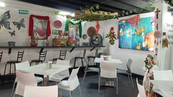 Roberto Sánchez abrió el restaurante 'Las Cazuelas de Frida' junto con su hermana cerca del Hospital de San Alejandro | Nancy Camacho
