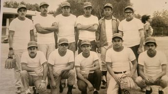 Fernando Salais Cantú juega al beisbol desde 1961 / Cortesía