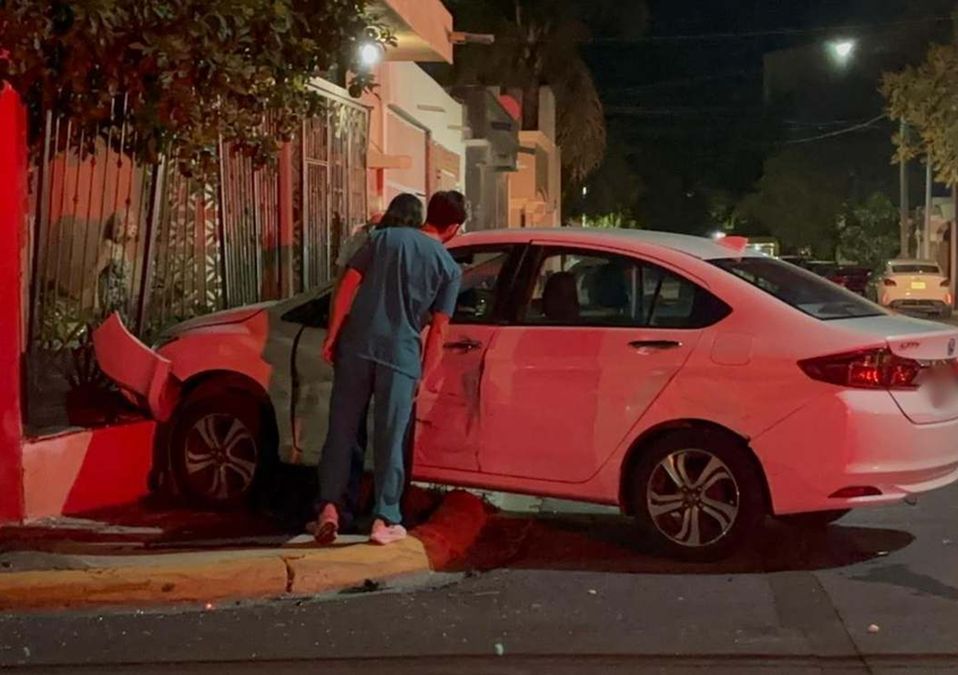El conductor afectado por el accidente en Monterrey fue identificado como Adex Patricio González de 20 años de edad. | Edgar Plata