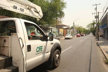Camión de CFE / Roberto Alanís