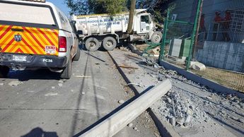 El conductor del camión de materiales fue identificado como Damián Castillo de 20 años. | Agustín Martínez