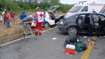 El accidente provocó el cierre de la vía en ambos sentidos. | Martha Zamora