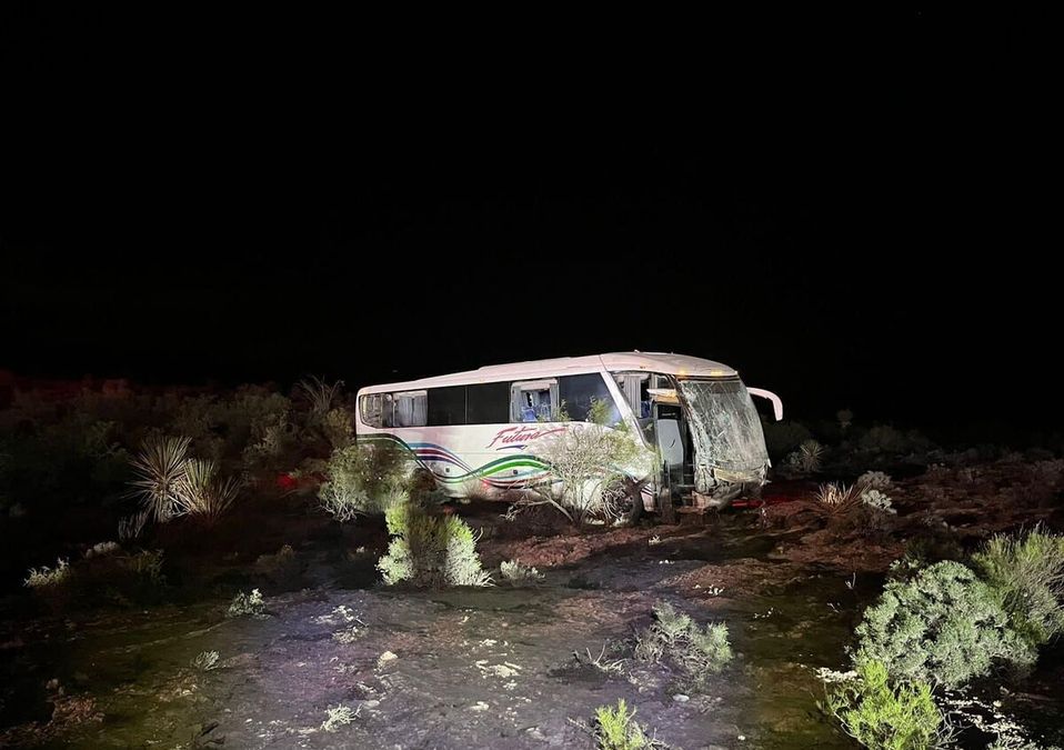 Un accidente entre un tráiler y una autobús de pasajeros se registró sobre la Carretera a Monclova. | Cortesía