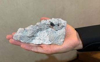 El trozo de material que se desprendió de la cúpula mide aproximadamente 15 centímetros /Cortesía