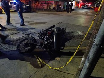 Los ladrones fueron detenidos al derrapar en su motocicleta. | Javier León