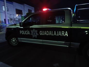 Policías acordonaron la zona para el arribo del IJCF. | Javier León