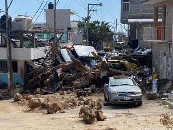 Escombro y daños por el huracán Otis en Acapulco. | Jorge Martínez