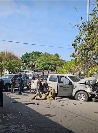 Un marino tuvo que recibir atención médica en el lugar tras resultar lesionado junto con nueve personas más / Especial
