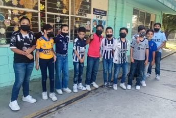 Niños regios toman clases con sus playeras de Tigres o Rayados │ Paco Zúñiga.