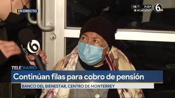 Adultos mayores a la espera de cobrar pensión Bienestar en Monterrey