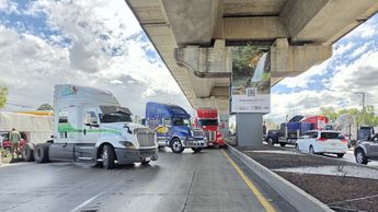 Integrantes de AMOTAC cierran autopista México-Puebla en ambos sentidos | Agencia Es Imagen