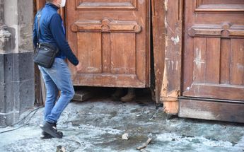 La puerta quedó con daños en su estructura / Cuartoscuro.