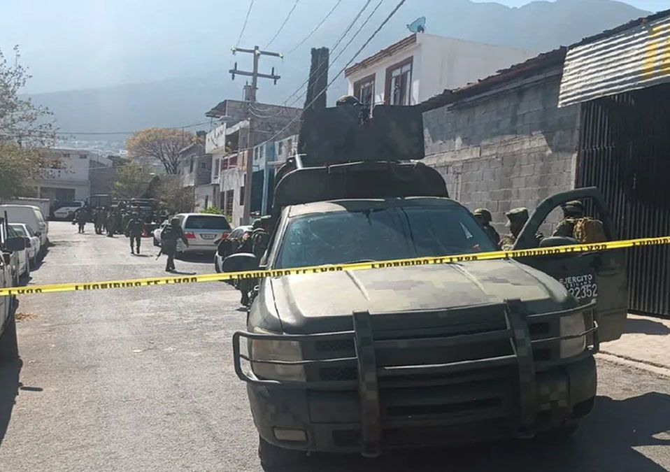 Realizan despliegue por orden de cateo en colonia Las Palmas en Santa Catarina