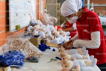 Peluches del Doctor Simi se hacen en Puebla / Andrés Lobato.