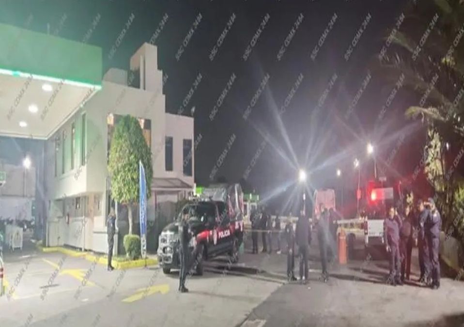 Mueren dos policías por impacto arma de fuego en gasolinería de CdMx