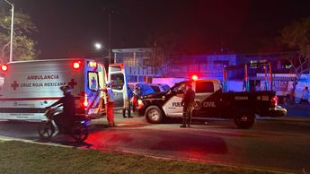 El hombre fue trasladado al Hospital Civil para su atención médica. | Ángel Mercado