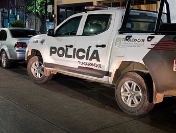 Patrulla de la Policía de Tlaquepaque al que el conductor de plataforma pidió ayuda tras el asalto | Telediario