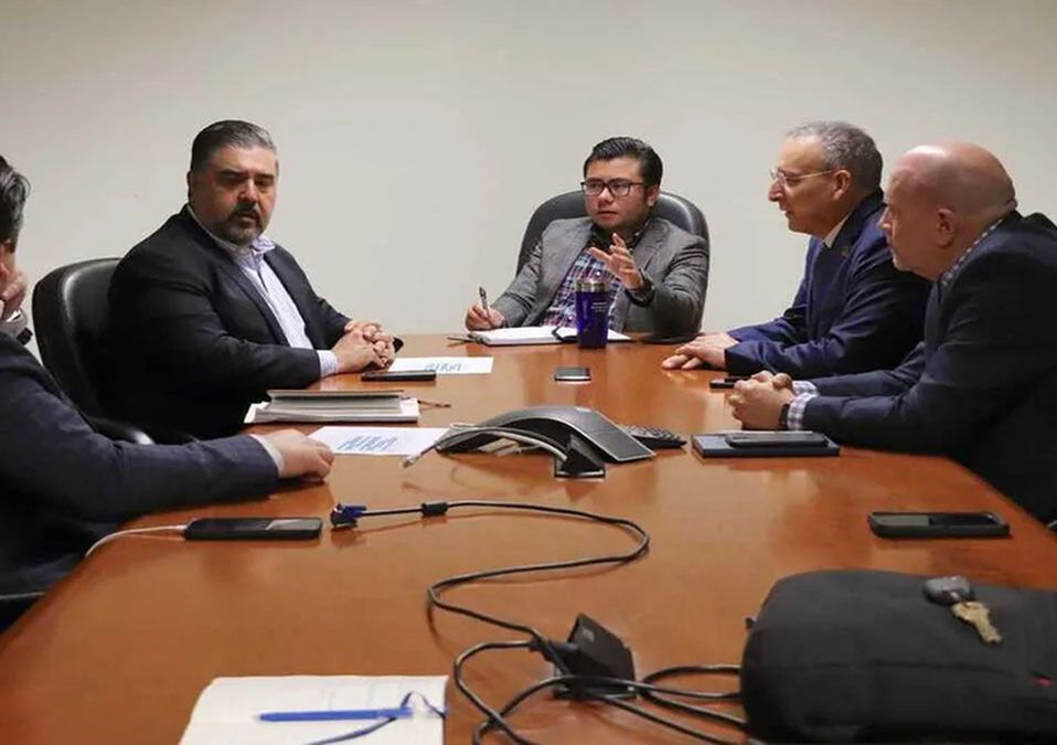 Estado pacta acuerdo con Daltile para reducir emisiones contaminantes