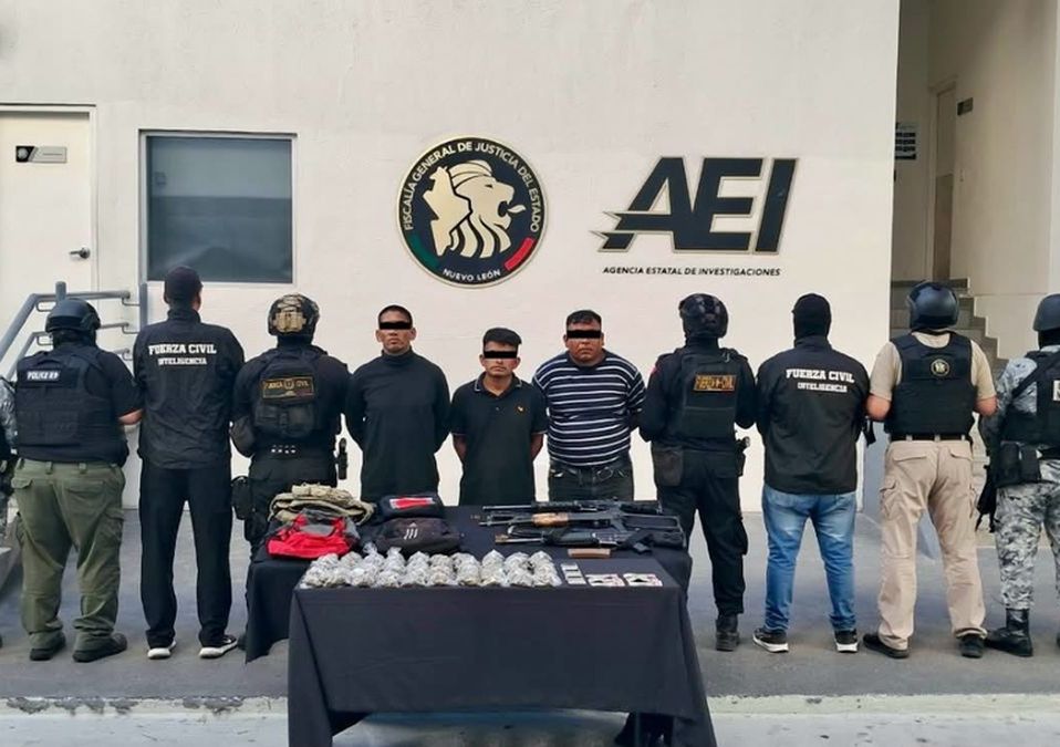 A los sospechosos les aseguraron diverso material bélico, drogas y otros implementos.