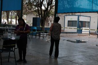 Llegan primeros votantes y representantes de casillas en Gómez Palacio