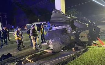 Así quedó el coche robado tras la volcadura y el impacto / Daily Mail