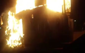 Camión incendiado en Iztapalapa / Enrique Luna
