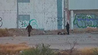 Detienen a jóvenes por grafitear propiedad privada en Torreón