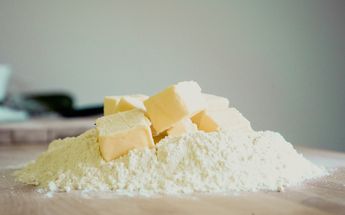 La mantequilla y la harina son importantes para la receta / Pixabay