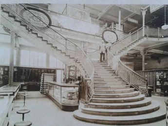 Extinta escalera al interior del edificio Jenkins en Puebla | Especial