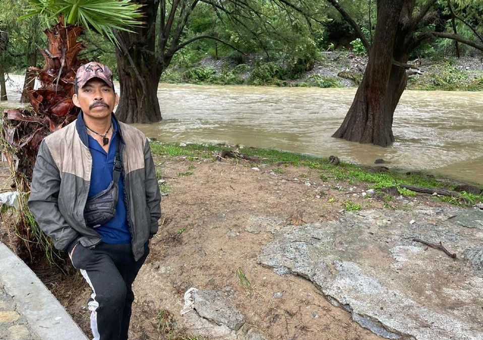 Río La Chueca se desborda tras intensas lluvias durante la madrugada en Santiago, NL