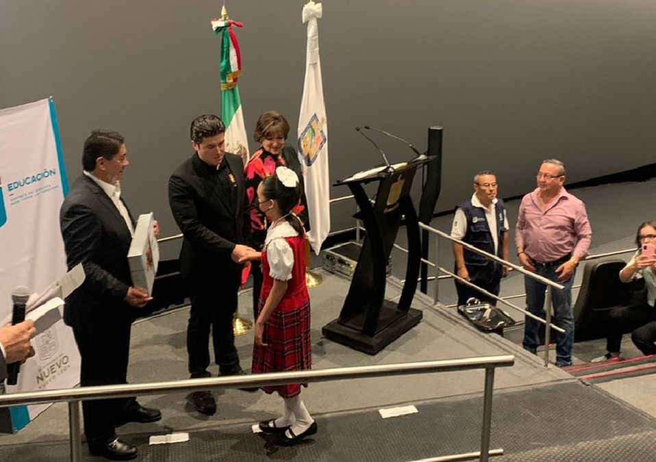 Alumnos de sexto año reciben premio de Olimpiada del Conocimiento en Monterrey