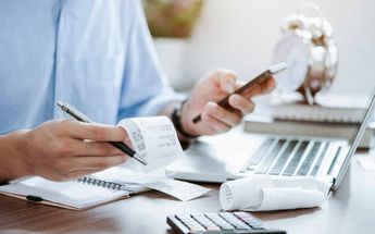 Los impuestos se destinan a la satisfacción de ciertas necesidades de carácter colectivo | iStock