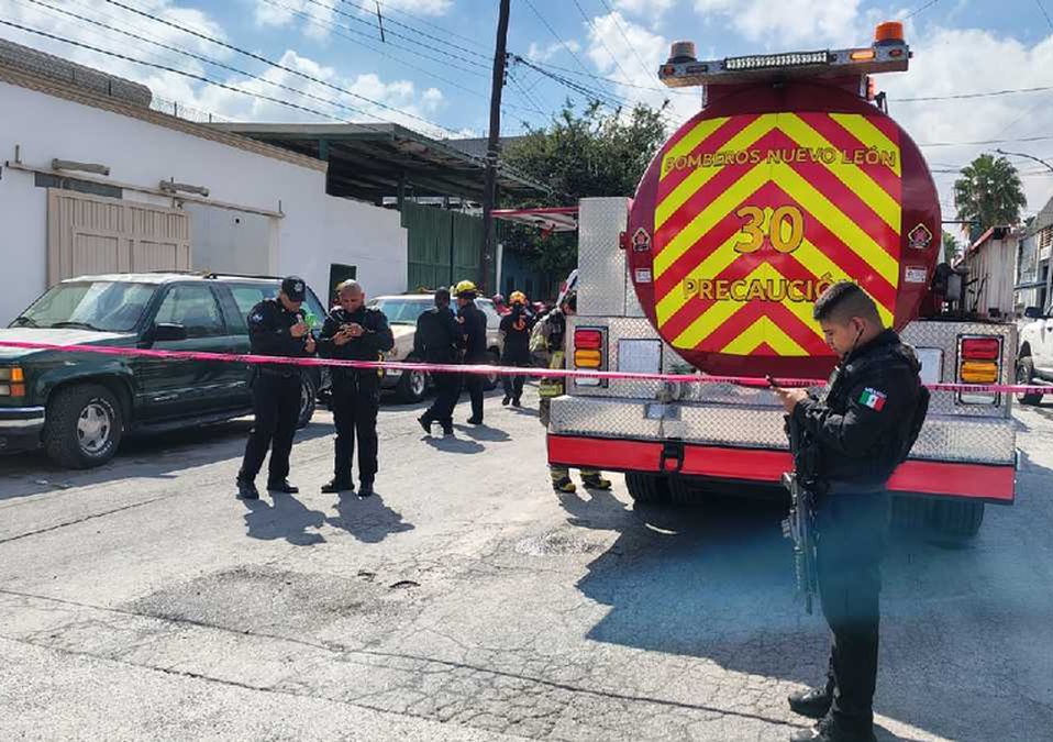 Tras el flamazo, se movilizaron elementos de Bomberos, de Protección Civil del Estado y del municipio. | Agustín Martínez