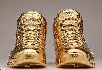 Estos son los Solid Gold OVO x Air Jordan 10 del rapero Drake