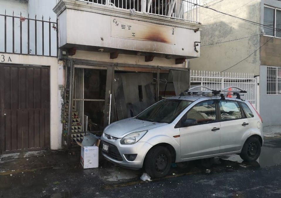 Por explosión de cilindro de gas LP, desalojan a 50 personas en Iztapalapa. / Jorge Becerril.