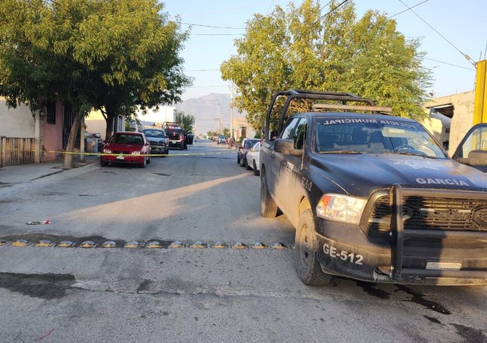 Matan a balazos a una mujer y hieren a un hombre en colonia Valle de San Blas en García. | Agustín Martínez