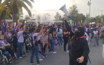 Marcha 8M entra a la ciudad de Torreón