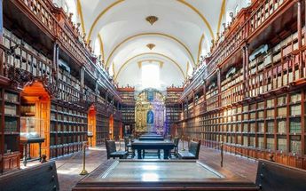 Interior de la Biblioteca Palafoxiana / Andrés Lobato