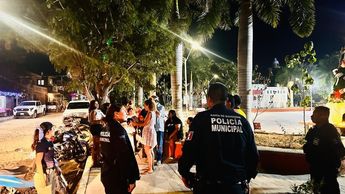 El joven fue trasladado a una plaza para reencontrase con su familia. | Protección Civil de Bahía de Banderas.