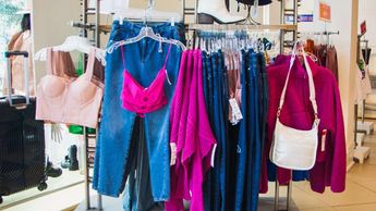Lavoro era popular por sus pantalones de mezclilla. | Especial