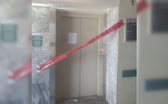 Elevador donde quedaron atrapadas 8 personas en al Clínica 46 / Andrea Manzo