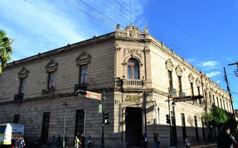 Edificación del museo de la ciudad 450.