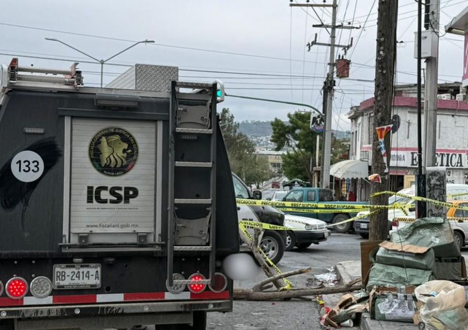Autoridades acordonaron una zona en Tierra y Libertad tras localizar a un hombre fallecido.| Fernanda Pérez