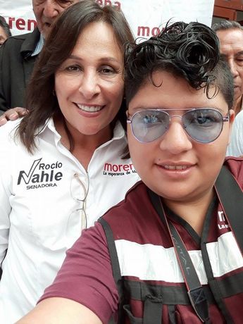 La reportera solía compartir fotos con personalidades políticas y de la farándula en su página oficial de Facebook / Facebook: Karen pateyro oficial