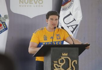 El gobernador Samuel García en el evento sobre la construcción del estacionamiento. | Jorge López