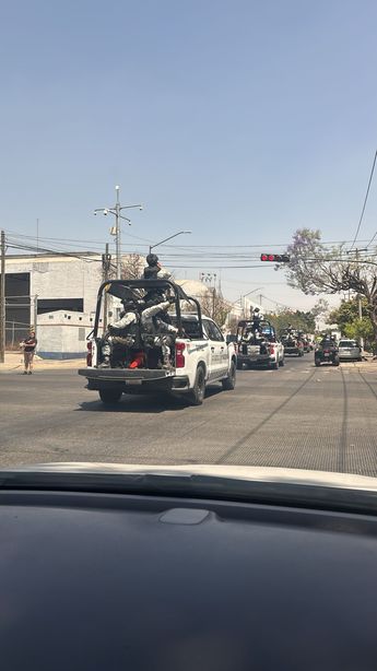 Elementos de la Guardia Nacional y Ejército Mexicano rumbo a Teuchitlán | Telediario