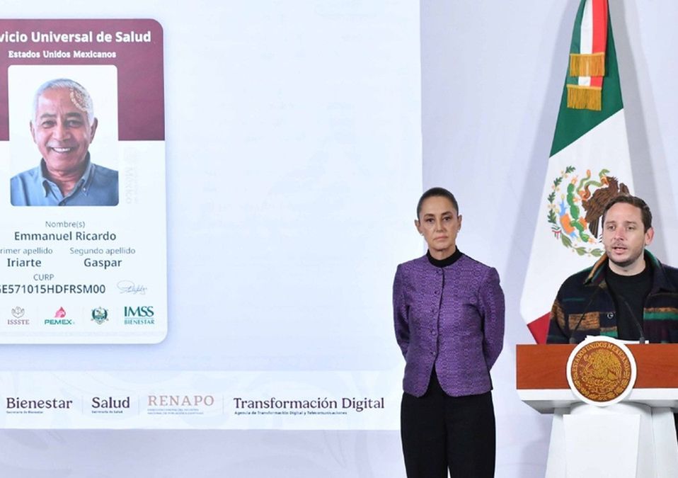 Eduardo Clark, subsecretario de Salud, presenta el proceso de registro de la credencial del servicio universal de salud. / Cuartoscuro