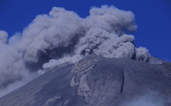 Fumarola del volcán Popocatépetl | Andrés Lobato | Archivo