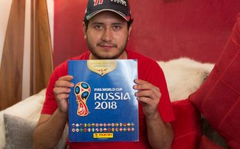 Joven poblano colecciona álbumes del mundial / Andrés Lobato.
