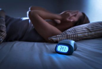 Dormir seis horas o menos podría aumentar el riesgo de padecer demencia 